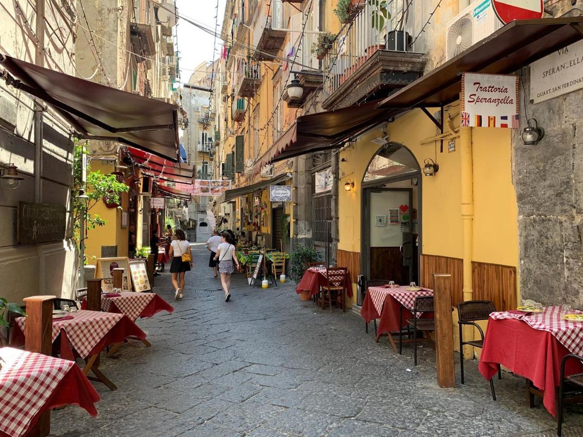 White Home Quartieri Spagnoli Napoli Exterior foto