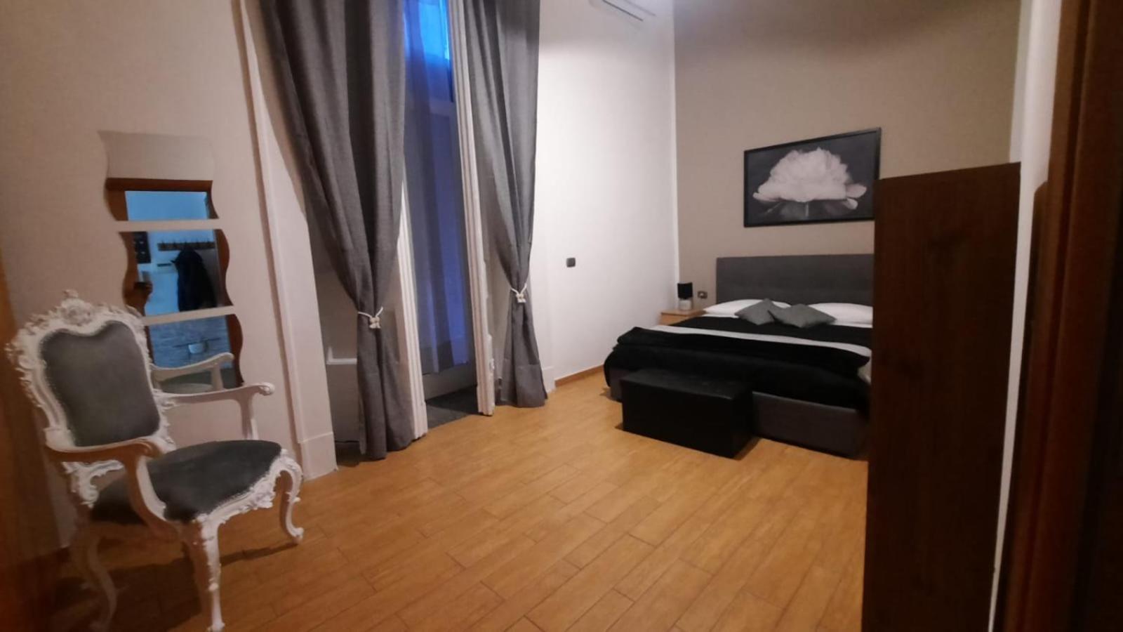 White Home Quartieri Spagnoli Napoli Exterior foto